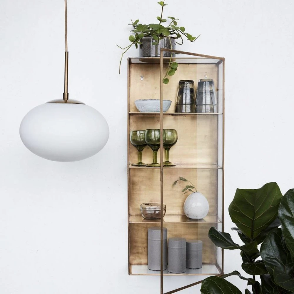 House Doctor Vitrinekast Messing Met Drie Glazen Planken En Deur - Afbeelding 3